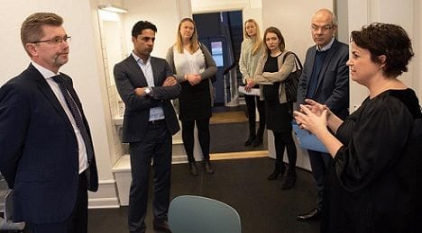 politikere på besøg i børnehus hovedstaden